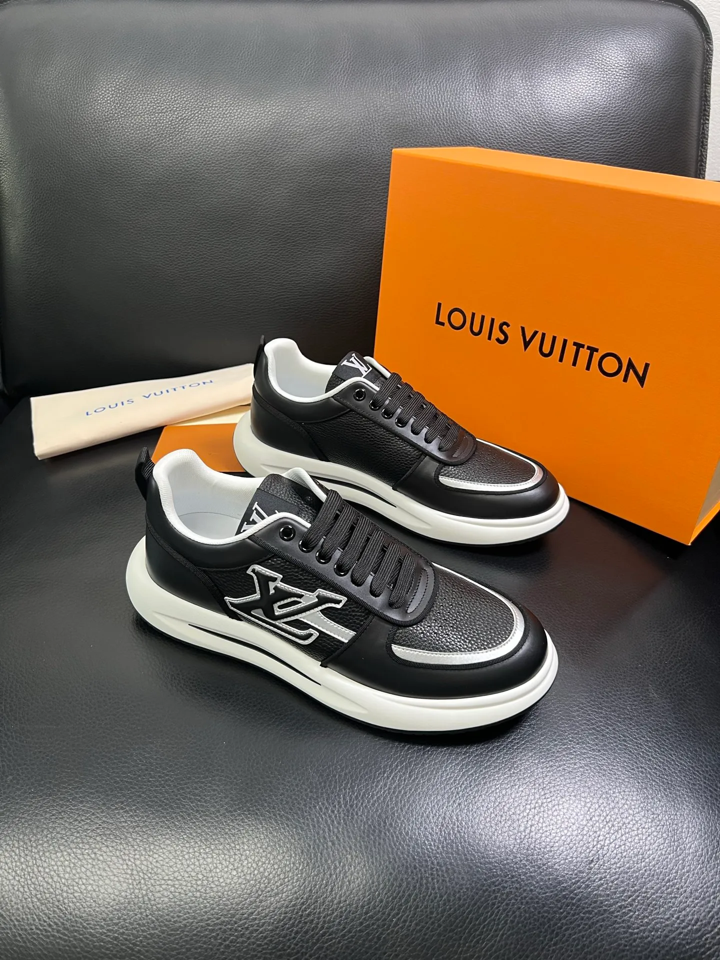 Men's shoes💰800 Lv 🔍Top purchasing agent🇮🇹 Louis Vuitton, the sports sneaker counter is synchronized, the uppers are imported from Italy, high-quality splicing colorful and complex crafts, the imported mesh padding is soft and comfortable, soles: original soles specially provided by the original factory, T men's men's shoes 💰U exclusive movable molded soles are super comfortable, original factory and single goods, 🔍🔍high quality, you can enter and exit the counter at will, welcome to compare, code number 38-44 (customized 45) 85871